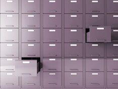 Можно ли пойти в банкомат с чужой картой и снять деньги